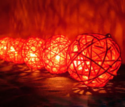 1 Set of Red 5cm Rattan Cane 50 Ball Battery Powered LONG 5m String Lights Christmas Gift Home Wedding Party Bedroom Decoration Table Centrepiece