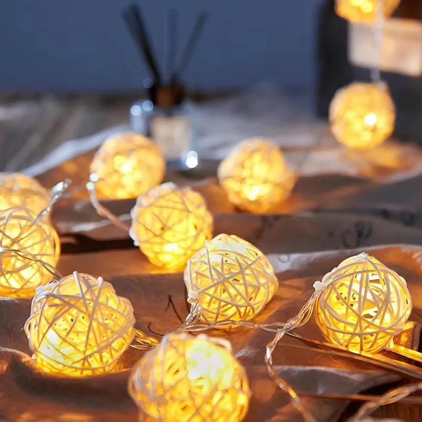 1 Set of Yellow 5cm Rattan Cane 50 Ball Battery Power LONG 5m String Lights Christmas Gift Home Wedding Party Bedroom Decoration Table Centrepiece