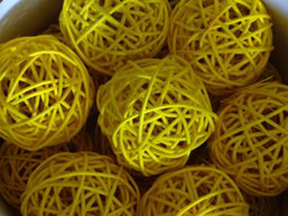 1 Set of Yellow 5cm Rattan Cane 50 Ball Battery Power LONG 5m String Lights Christmas Gift Home Wedding Party Bedroom Decoration Table Centrepiece